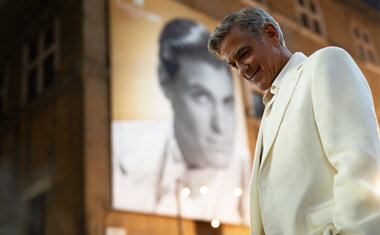 Comédia estrelada por George Clooney e Adam Sandler na Netflix ganha data de estreia; descubra!